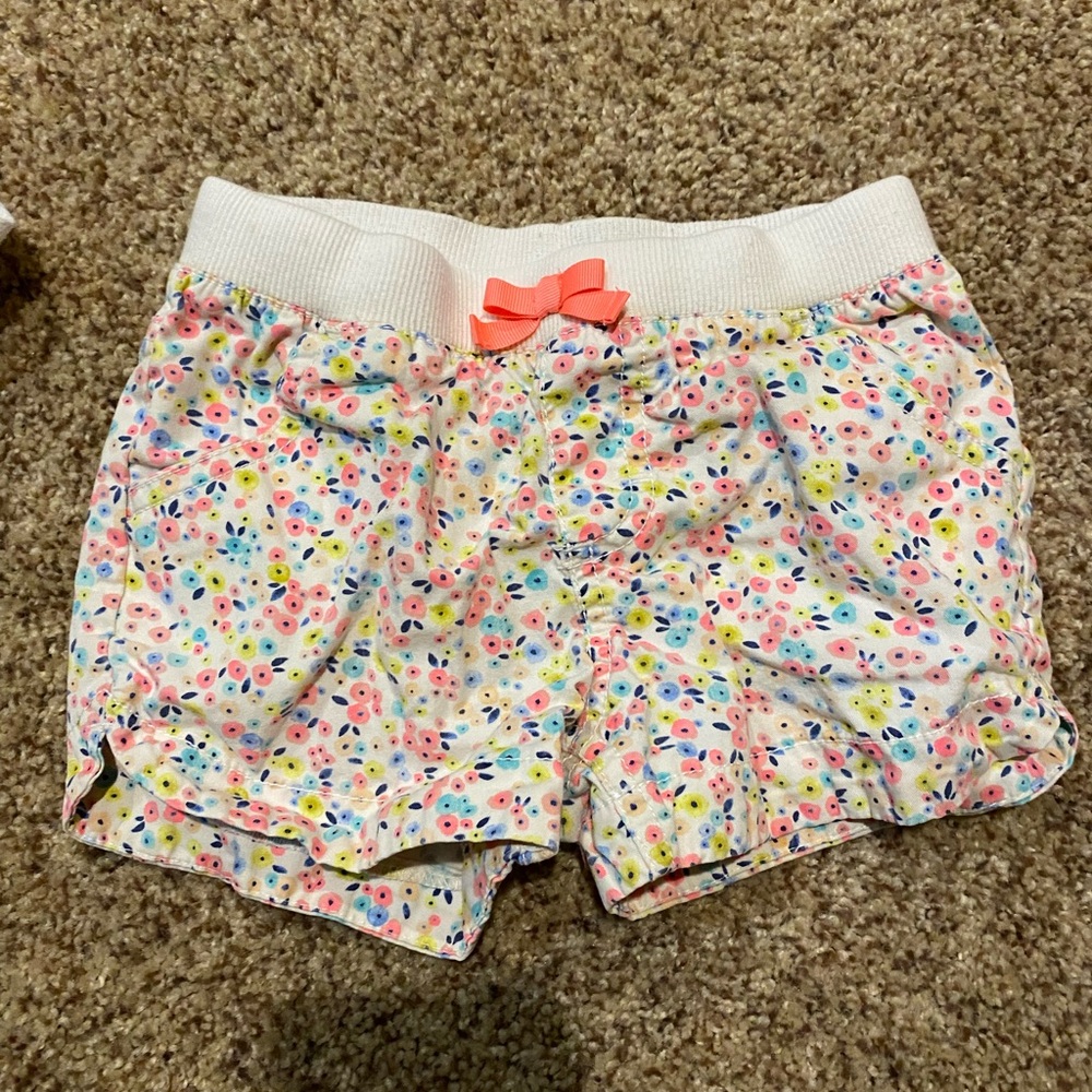 Little girls shorts🤍